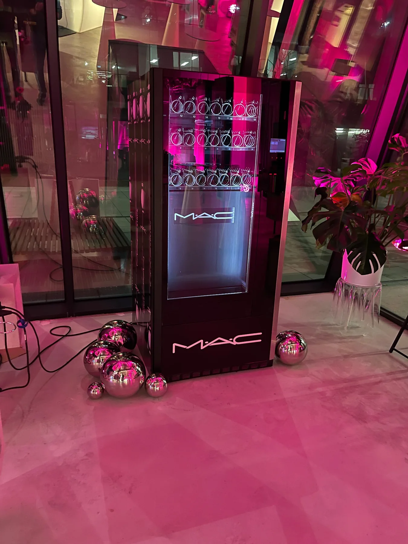 Customowy automat Mr.Snack podczas realizacji eventowej MAC